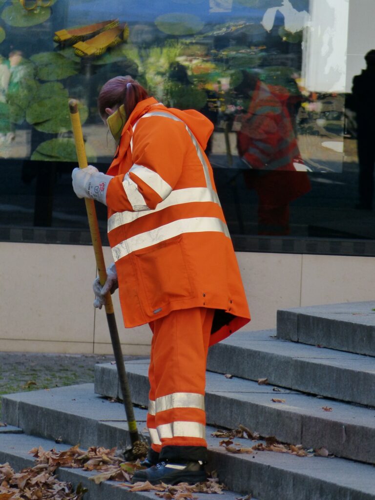 road 68762 1920 768x1024 - Schritt-für-Schritt-Anleitung zur Erstellung eines Reinigungsplans